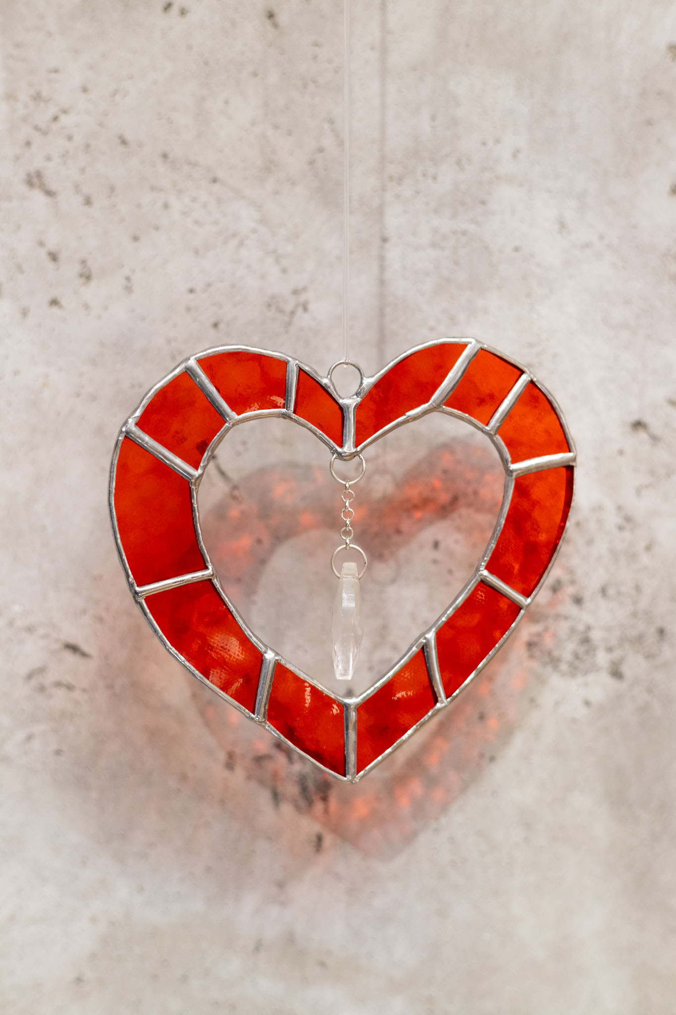 Závesná dekorácia v tvare srdca – valentínsky darček zo skla