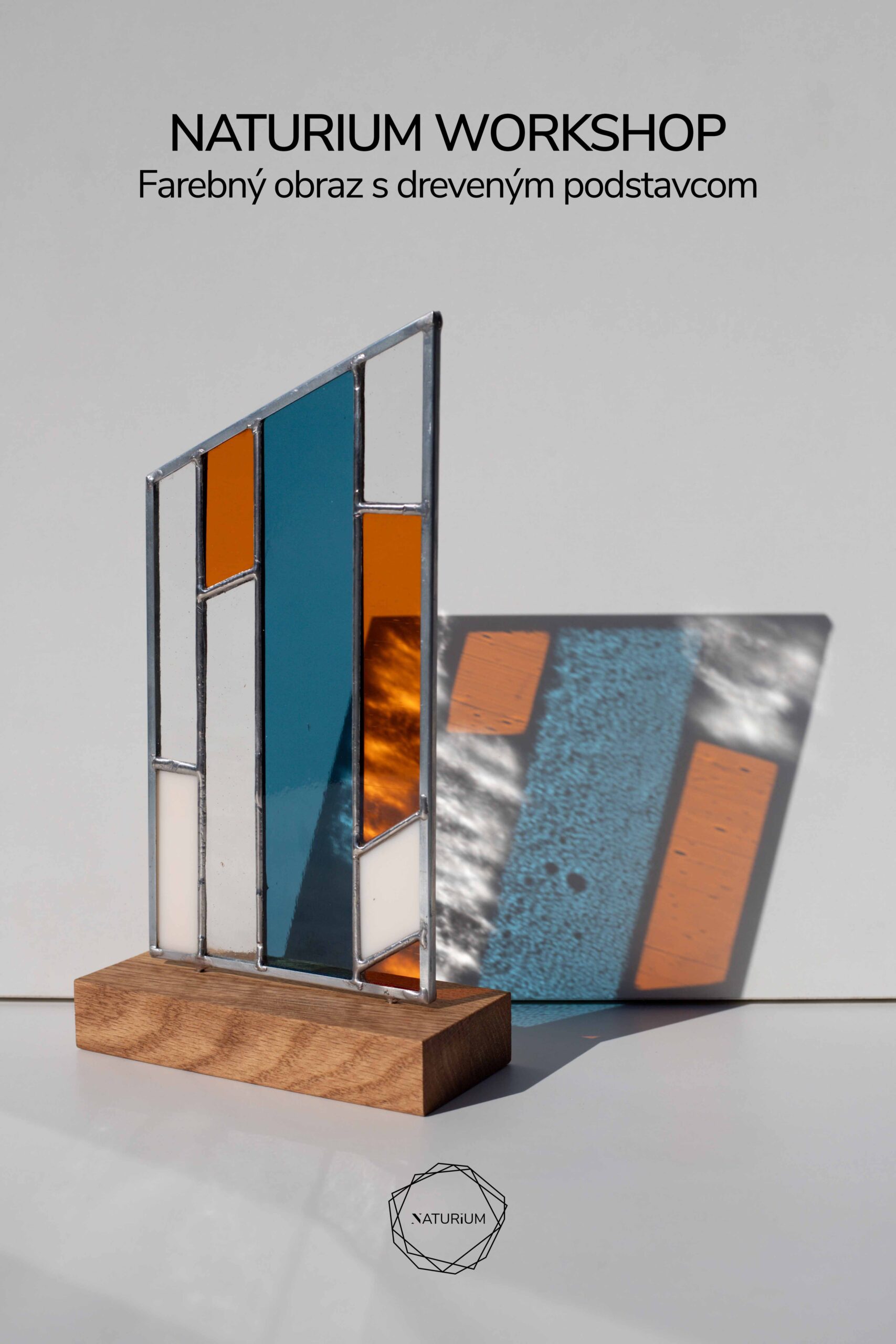 Ručne vyrobený farebný obraz technikou Tiffany z farebného skla na kreatívnom workshope