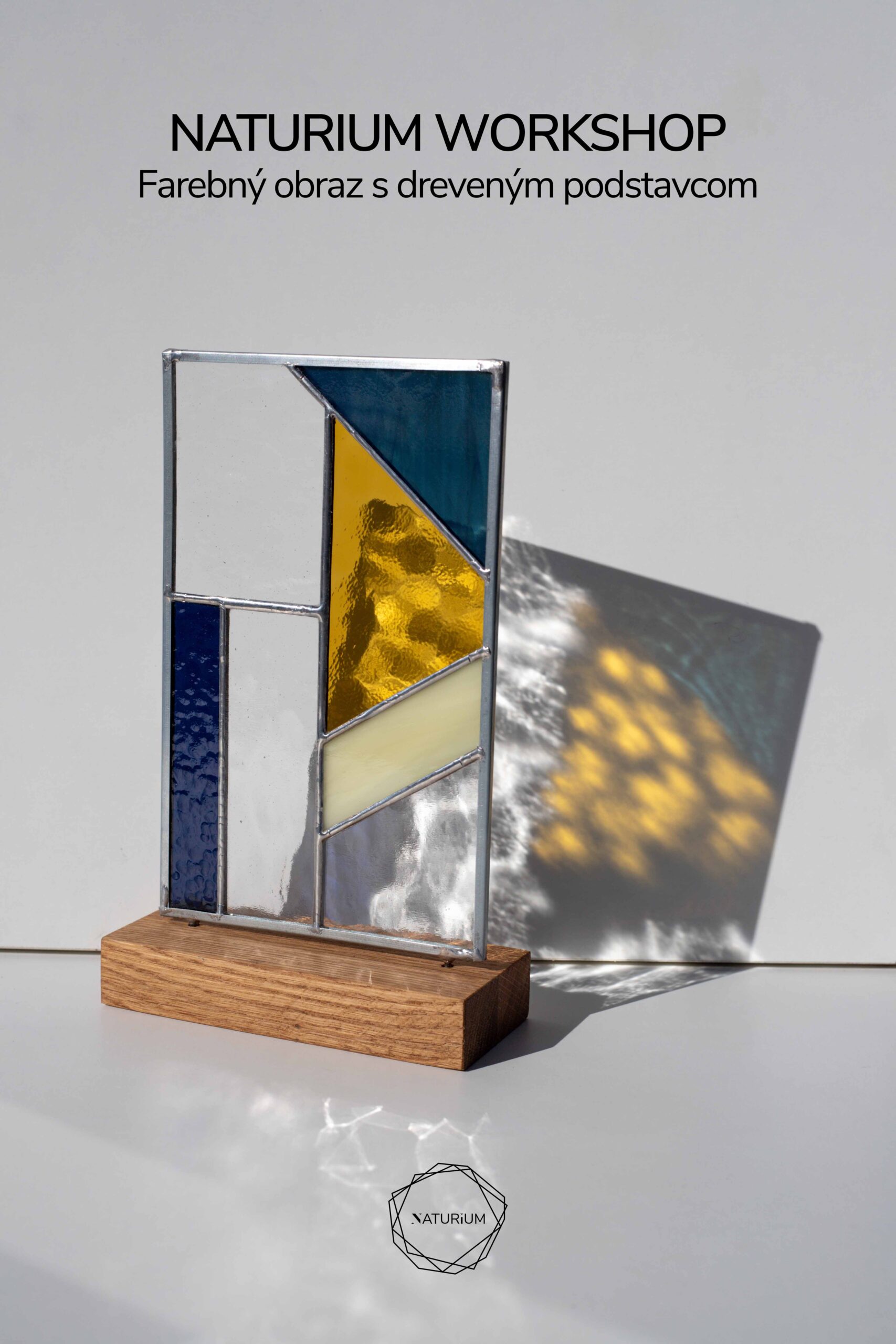 Ručne vyrobený farebný obraz technikou Tiffany z farebného skla na kreatívnom workshope